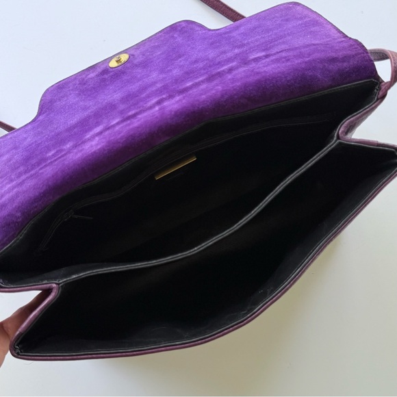 Vintage Purple Crossbody Bag with Gold Accent - Picture 13 of 16